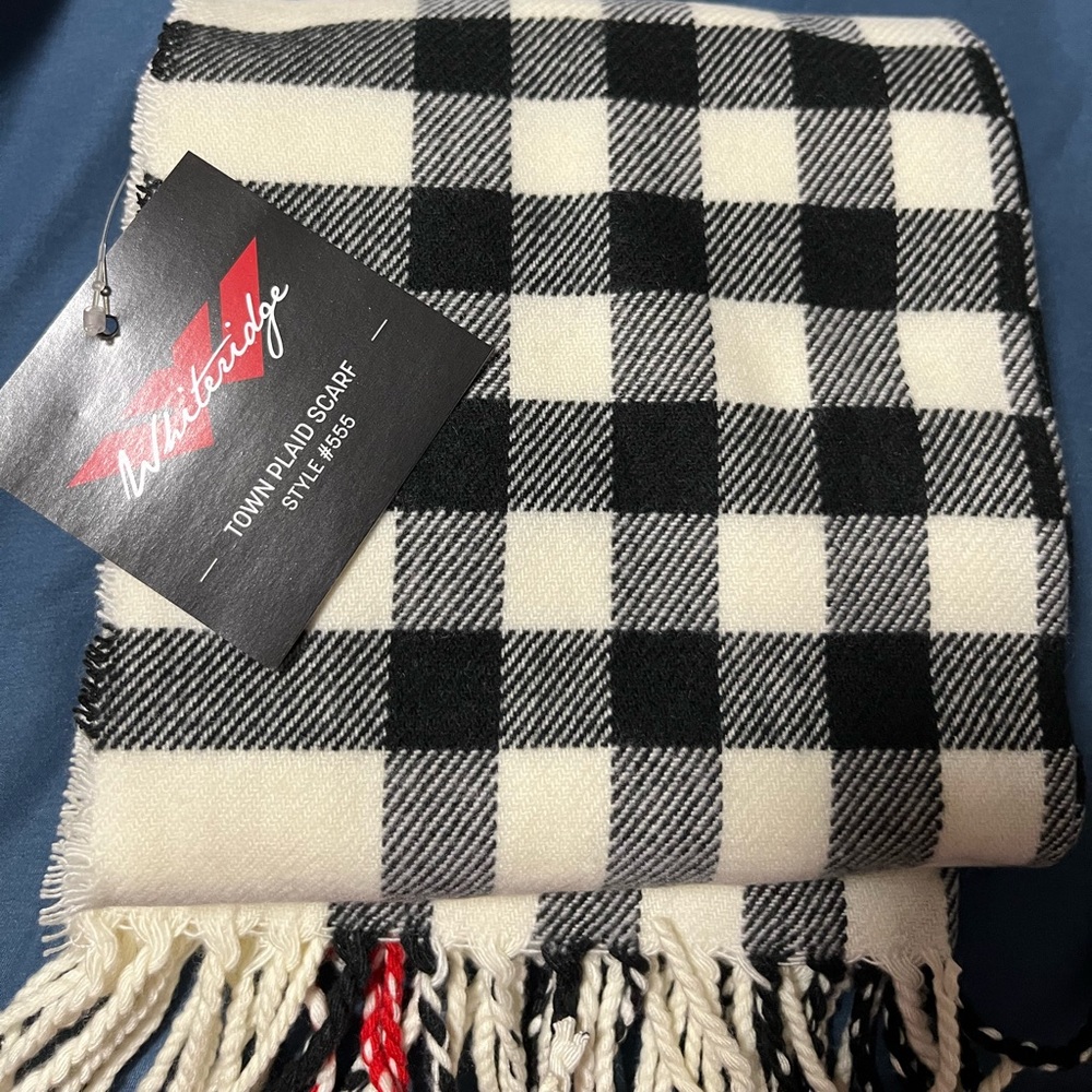 NWT Whiteridge Black and White Plaid Scarf - Gifting 🧣!